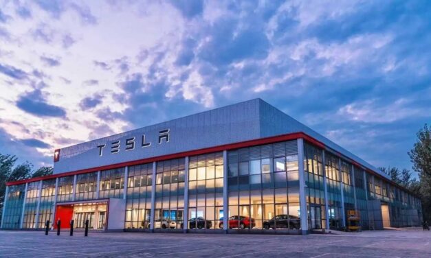 L’agenzia statunitense NHTSA richiede risposte aggiornate da Tesla nell’indagine su Autopilot