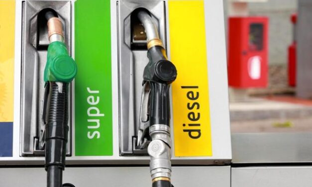 Prezzo della benzina scende al minimo del 2023