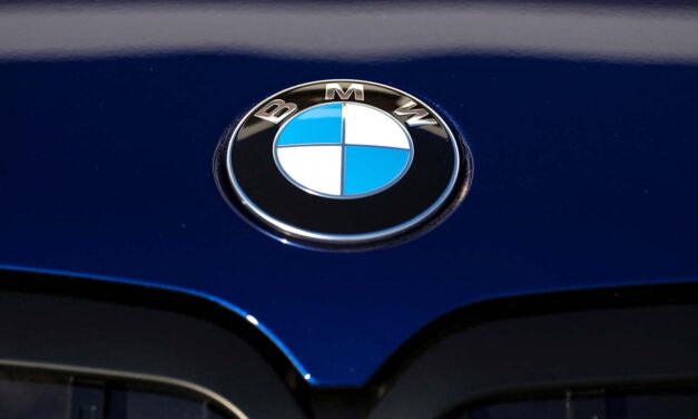 BMW addio al cambio manuale